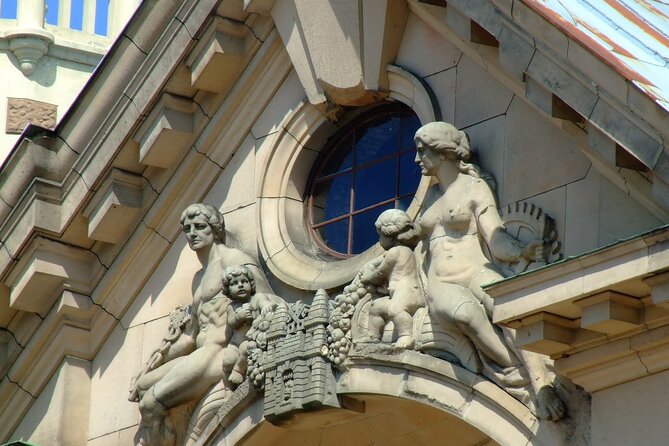 2 Hours Walking Tour in Legends and Secret of Riga's Old Town - Black Heads to Dome Square: clocks, freedom, and counting golden roosters (Stops 3-8)