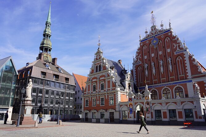 Discover Riga Bike Tour - Town Hall Square to the Latvian Riflemen Monument: the opening story
