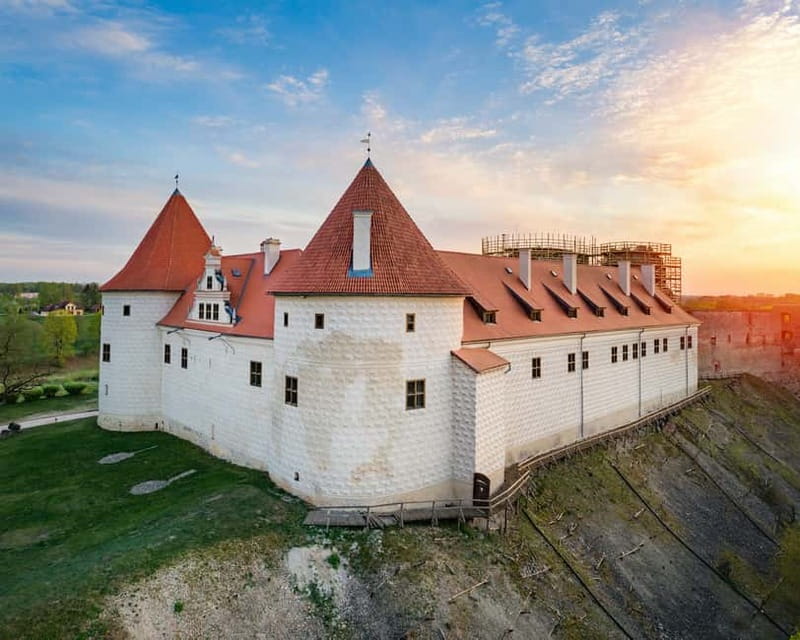 From Riga: Hill of Crosses, Bauska & Rundale Full-Day Tour - Key things that make this day work