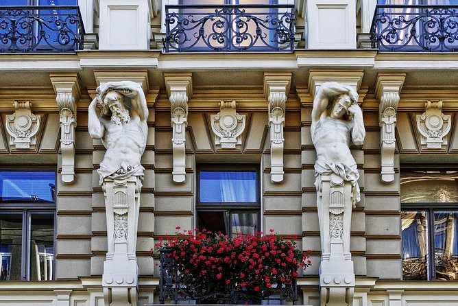 Honest tour of Riga with the best private guide in town - Pace and Customization: A Tour That Works for Different Travelers