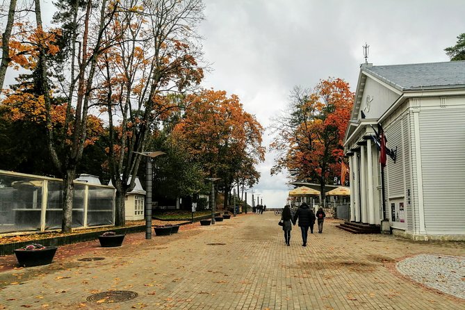 Jurmala sunset tour - Stop 5, Jomas Street: Pedestrian Stroll, Coffee Stops, and Small Shopping