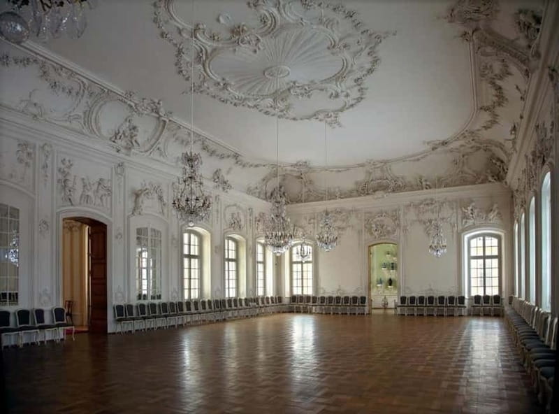 Latvian Palace and Medieval Castle Private Trip - Lunch Timing and Dinner Options, Restaurant or Picnic
