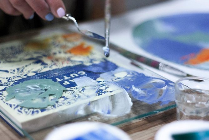 Make your own Plate: Glass Workshop - Round versus square: pick the shape that matches your brain