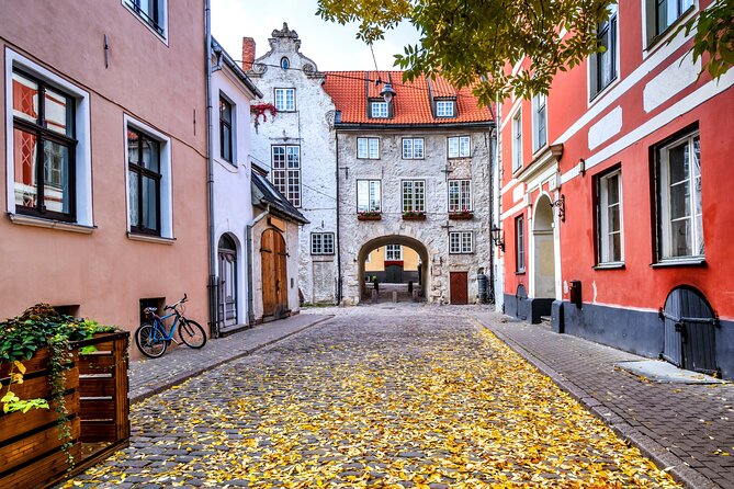 Medieval Riga: Quest Experience - Views, statues, and recognizable Old Town icons