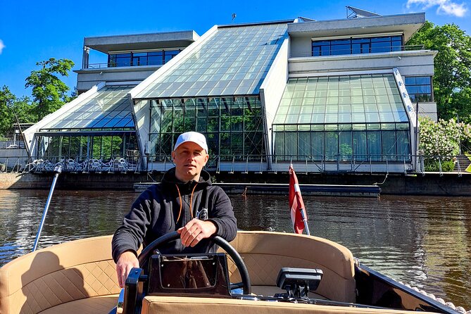 Private Boat Tour experience in Riga (City Canal and Daugava) - Riga by water, in 45 minutes: the point of this cruise
