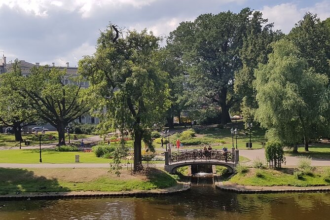 Private Riga Old Town Walking Tour - The Cat House: a quick stop with room for quirky local stories
