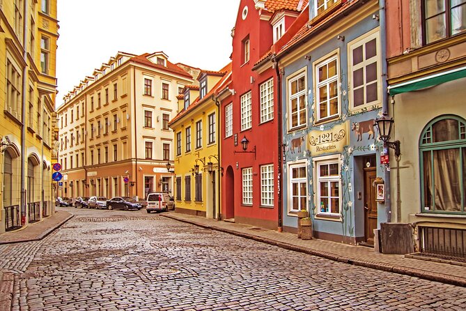 Private Tour of Riga - The Cat House on Meistaru iela: a quirky stop that actually matters