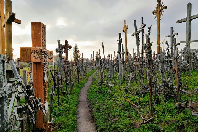Private trip - Hill of Crosses / 2 countries in 1 day - Kryziu Kalnas guided time: what the crosses can teach you