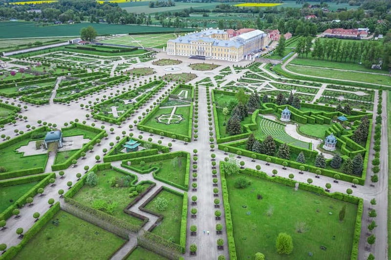 Riga: Hill of Crosses, Guided Rundale Palace & Bauska Castle - Rundāle Palace, baroque rooms explained by a live guide