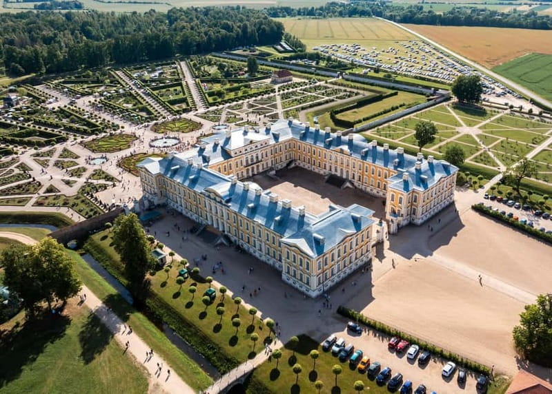 Riga: Hill of Crosses, Guided Rundale Palace & Bauska Castle - Price and value: what $130 really buys you