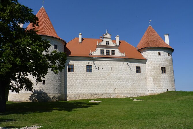 Riga: Hill of Crosses & Guided Rundale Palace with Bauska Castle - Bauska Castle: Medieval Core Tour and a Tower Climb