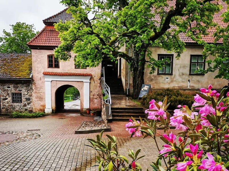 Riga: Nearby Manors and Castles Tour - Schlokenbeka fortified manor and the Road Construction Museum twist