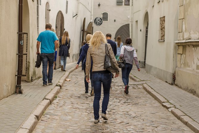 Riga Old Town walking tour - Stop 1: Riga Town Hall Square, where the center tells the story