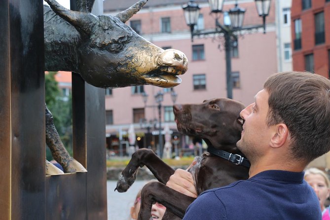 Riga Old Town walking tour - Stop 4: Livu Square, blue flowers, and the local logic behind it