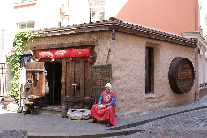 Riga Old Town Walking Tour in a Small Group - A guided walk through the medieval core, focused on what you see