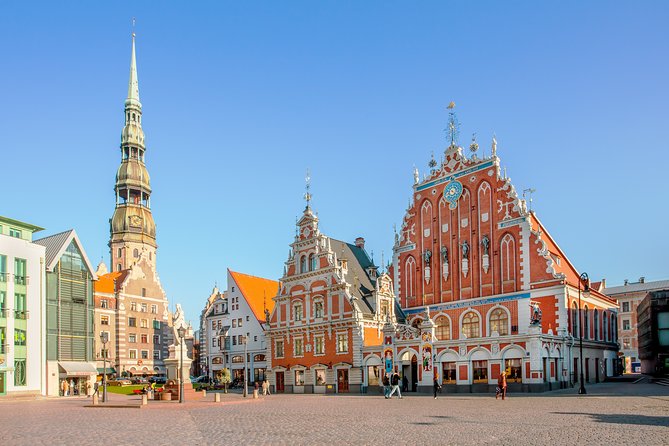 Riga Private Walking Tour - Statue of Roland: a short stop that tells a bigger story