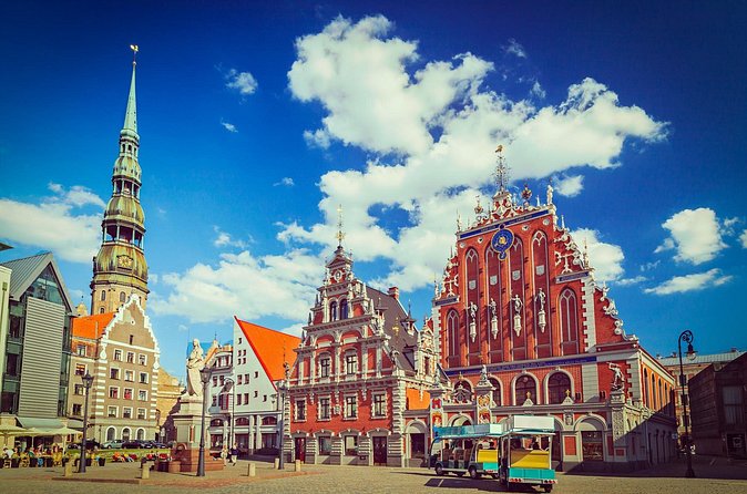 Riga-Tallinn Sightseeing Tour Bus - Stop 1: Viljandi and its medieval castle ruins