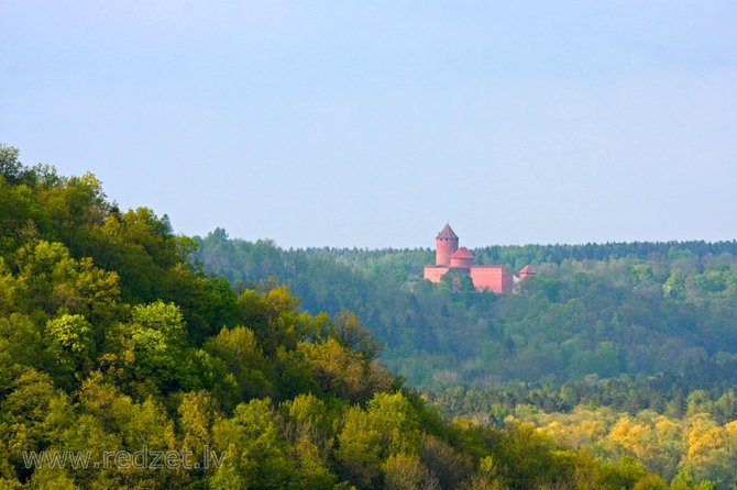 Riga to Tallinn - Sightseeing transfer - Sigulda and Turaida Castle: the stop with the best viewpoint payoff