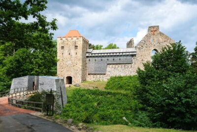 Sigulda Day Tour – Castle Ruins, Gūtmaņala Grotto, & More