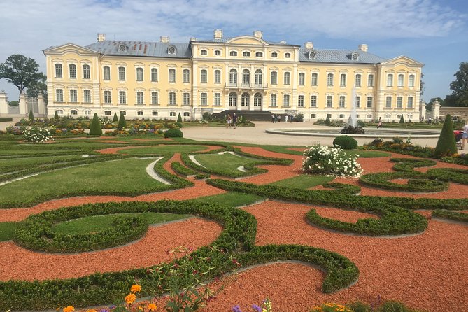 Tour from Riga to Vilnius: Bauska Castle, Rundale Palace and The Hill of Crosses - Rundale Palace Museum: the baroque and rococo highlight (and extra ticket cost)