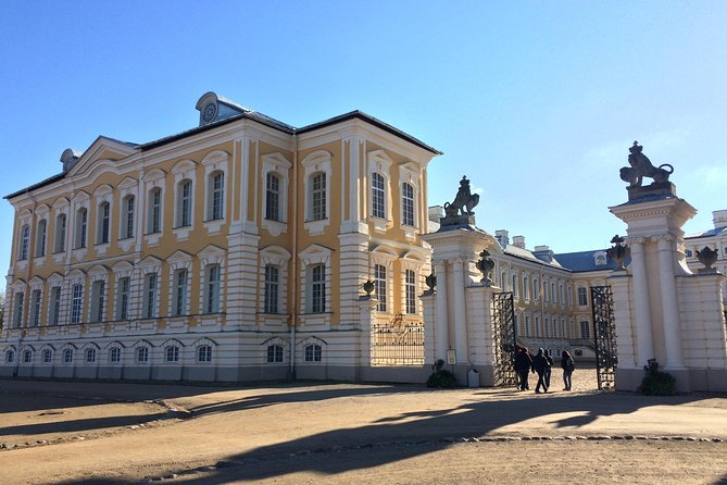 Tour from Riga to Vilnius: Bauska Castle, Rundale Palace and The Hill of Crosses - What you learn from the driver-guide (beyond “here’s a photo spot”)