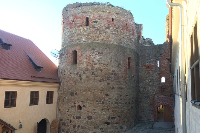 Tour from Riga to Vilnius: Bauska Castle, Rundale Palace and The Hill of Crosses - Logistics that make the day smoother than DIY